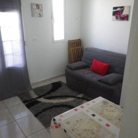 Appartement Immeuble Nebot à Grand-Bourg  Extérieur photo