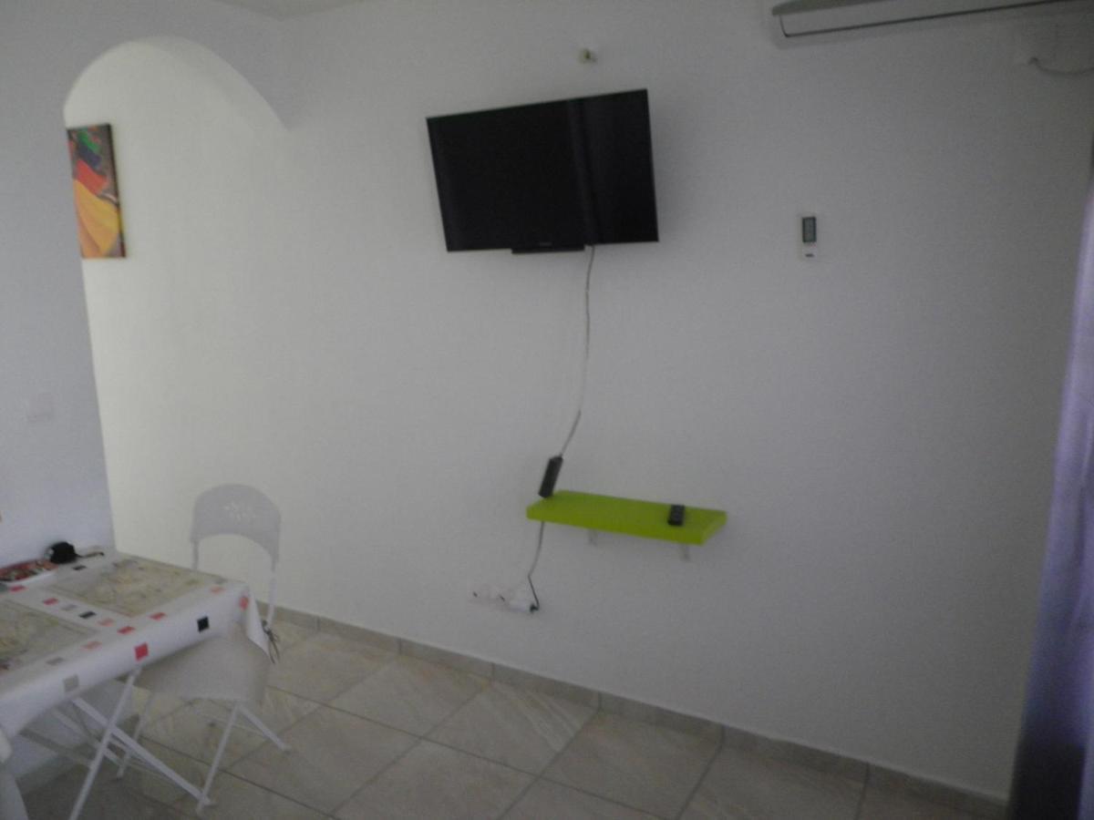 Appartement Immeuble Nebot à Grand-Bourg  Extérieur photo