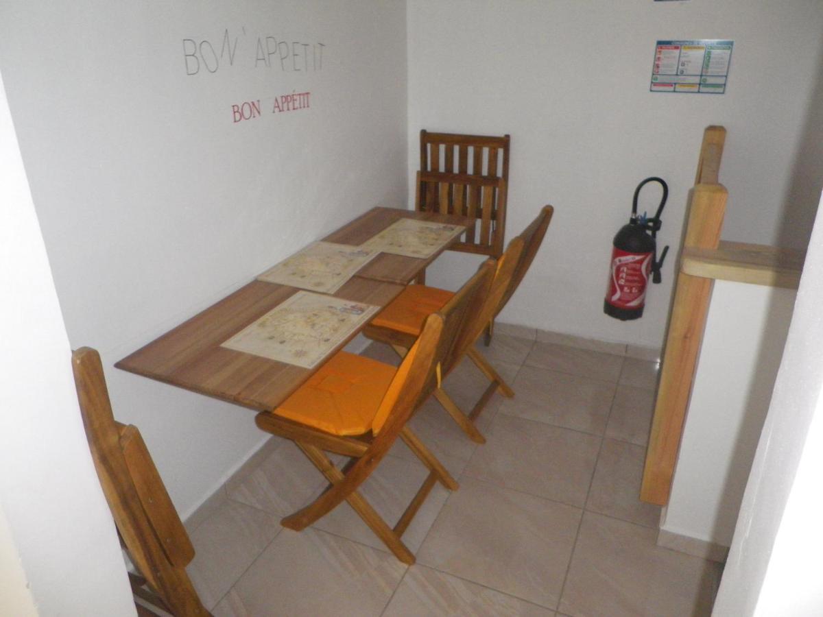 Appartement Immeuble Nebot à Grand-Bourg  Extérieur photo
