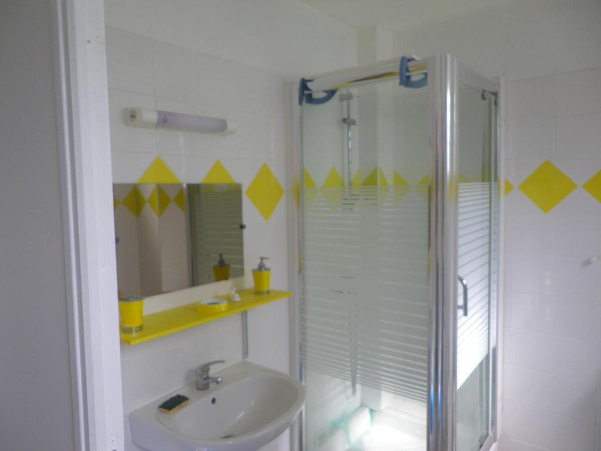 Appartement Immeuble Nebot à Grand-Bourg  Extérieur photo