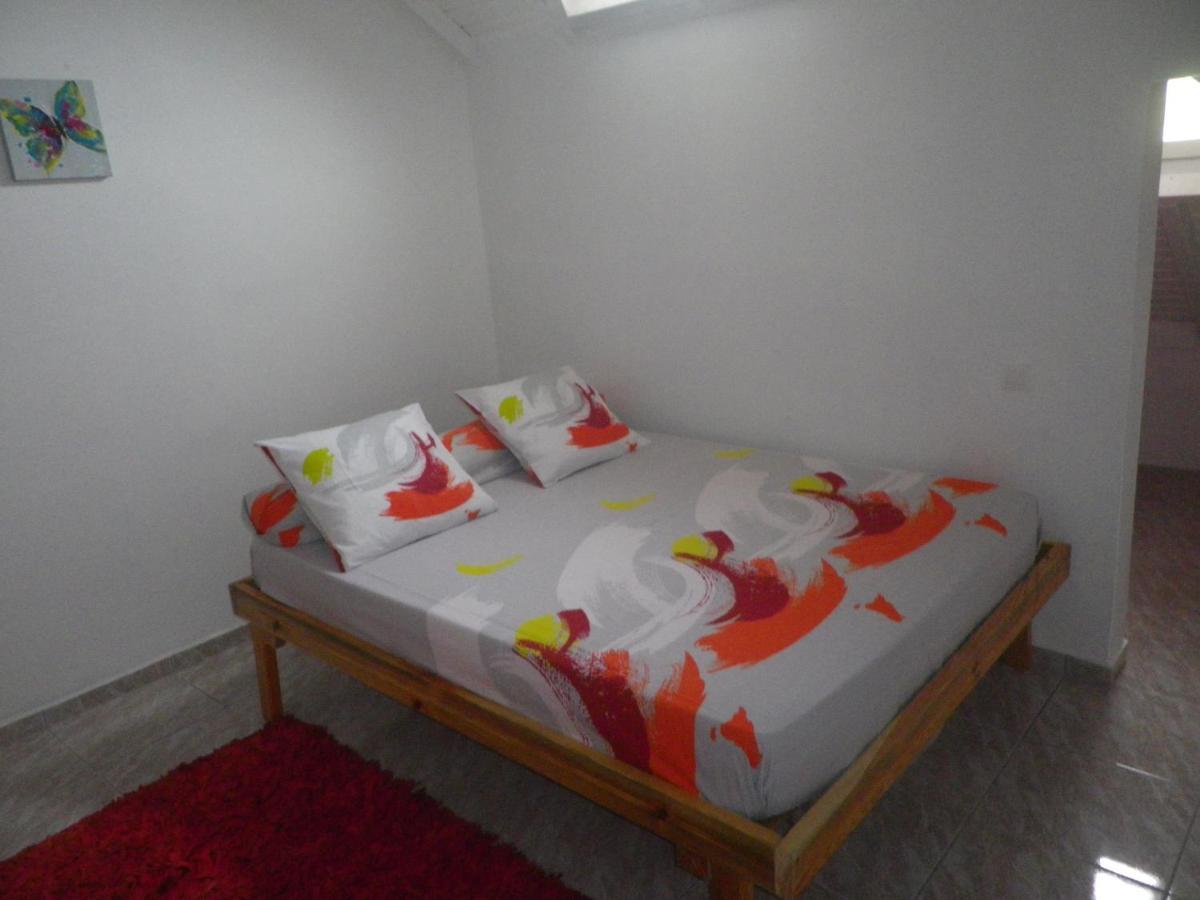 Appartement Immeuble Nebot à Grand-Bourg  Extérieur photo