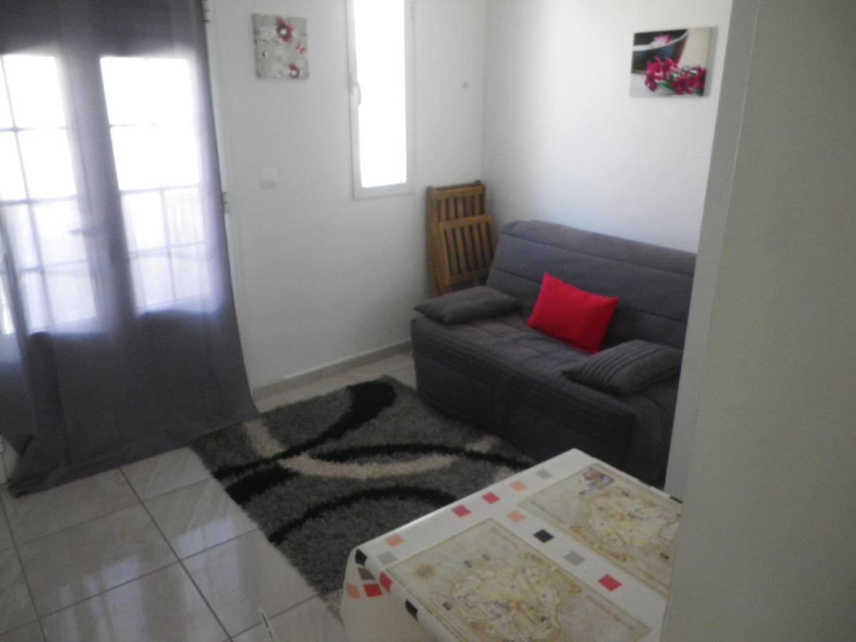 Appartement Immeuble Nebot à Grand-Bourg  Extérieur photo