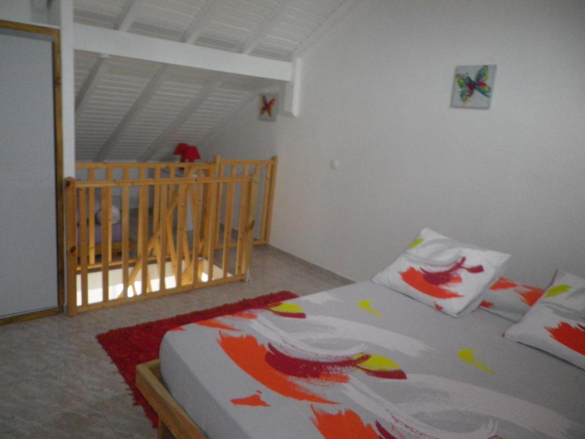 Appartement Immeuble Nebot à Grand-Bourg  Extérieur photo